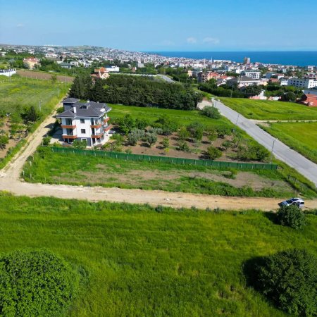 BÜYÜKÇEKMECE CELALİYE'DE  İMARLI  VİLLA  ARSA 1253 MT .