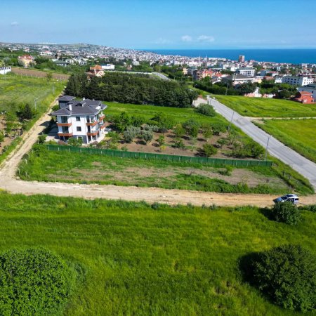 BÜYÜKÇEKMECE CELALİYE'DE  İMARLI  VİLLA  ARSA 1253 MT .